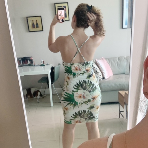 NWT Miroa Form Fitting Floral Dress - Picture 3 of 6